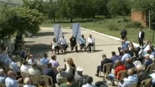 Η φαρσοκωμωδία του Ράμα στην Δρόπολη – «Εγώ Εντβίνι δεν ξέρω ελενικά» – Βίντεο